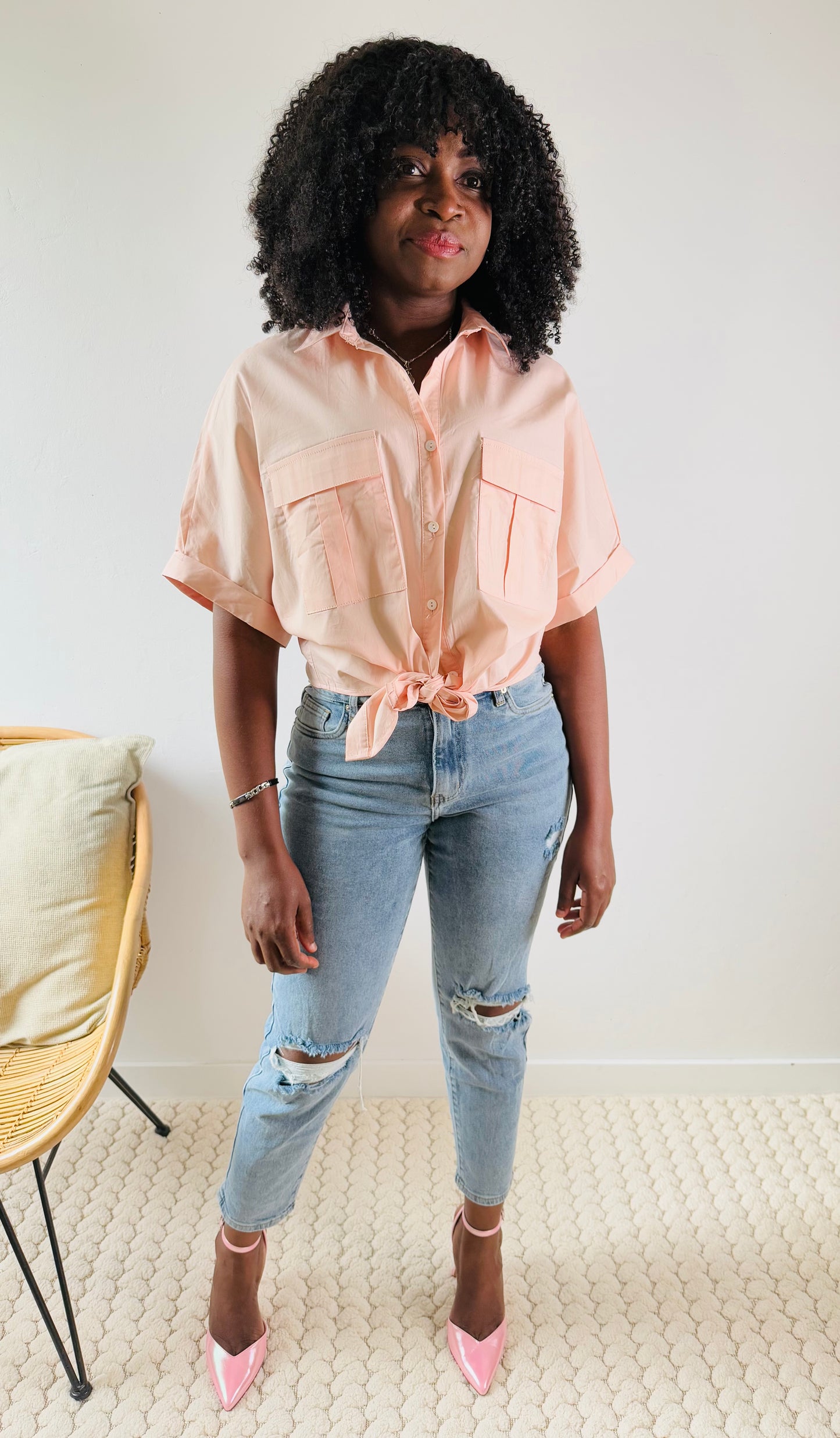 Chemise en coton à nouer rose – Fraîcheur et féminité assurées