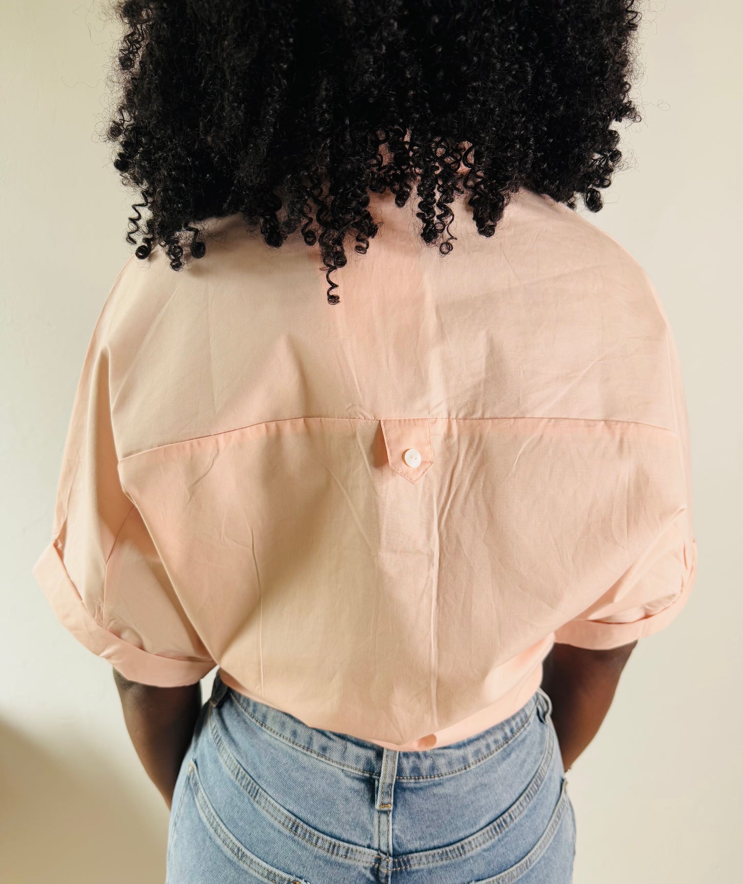 Chemise en coton à nouer rose – Fraîcheur et féminité assurées