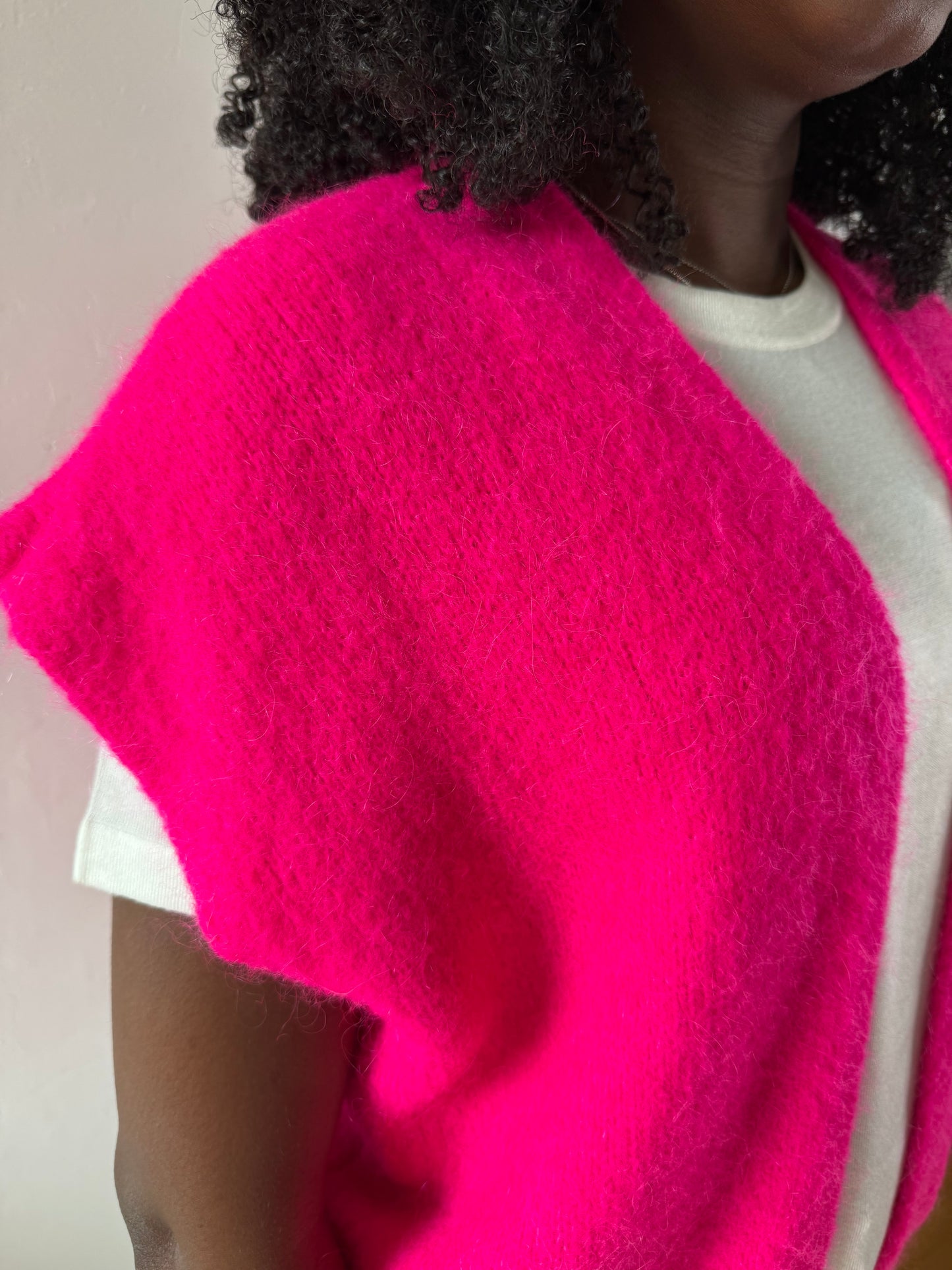 Gilet léger sans manches fuschia – Douceur & style tout en légèreté
