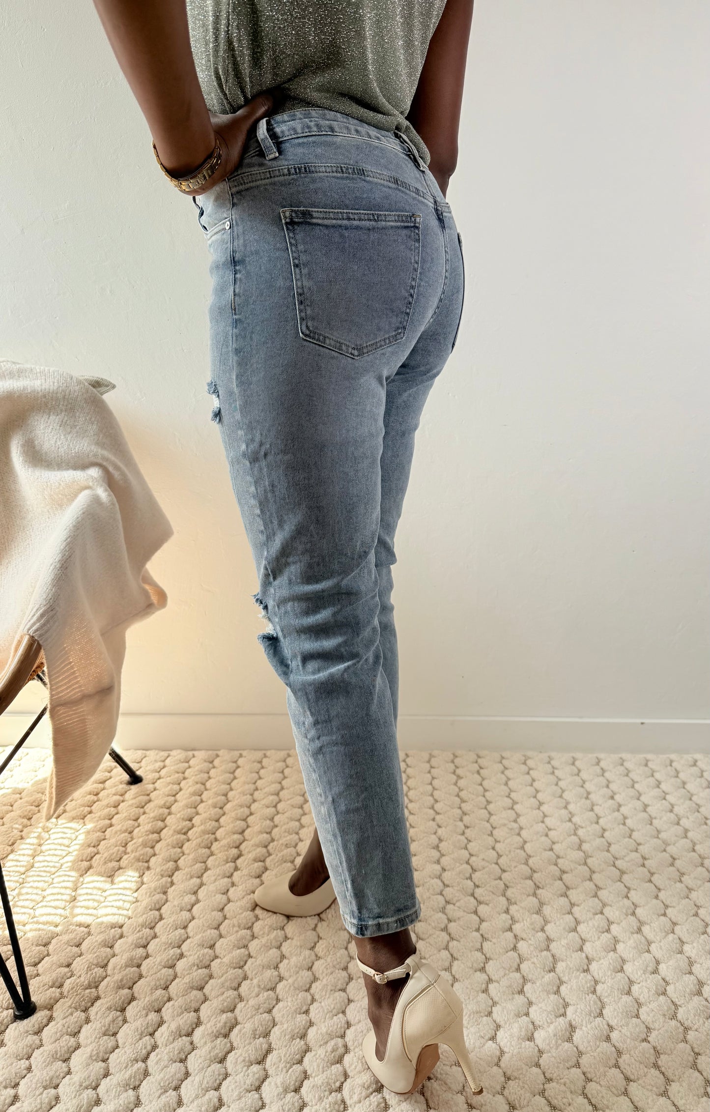 Jean destroy femme – coupe mom fit taille haute
