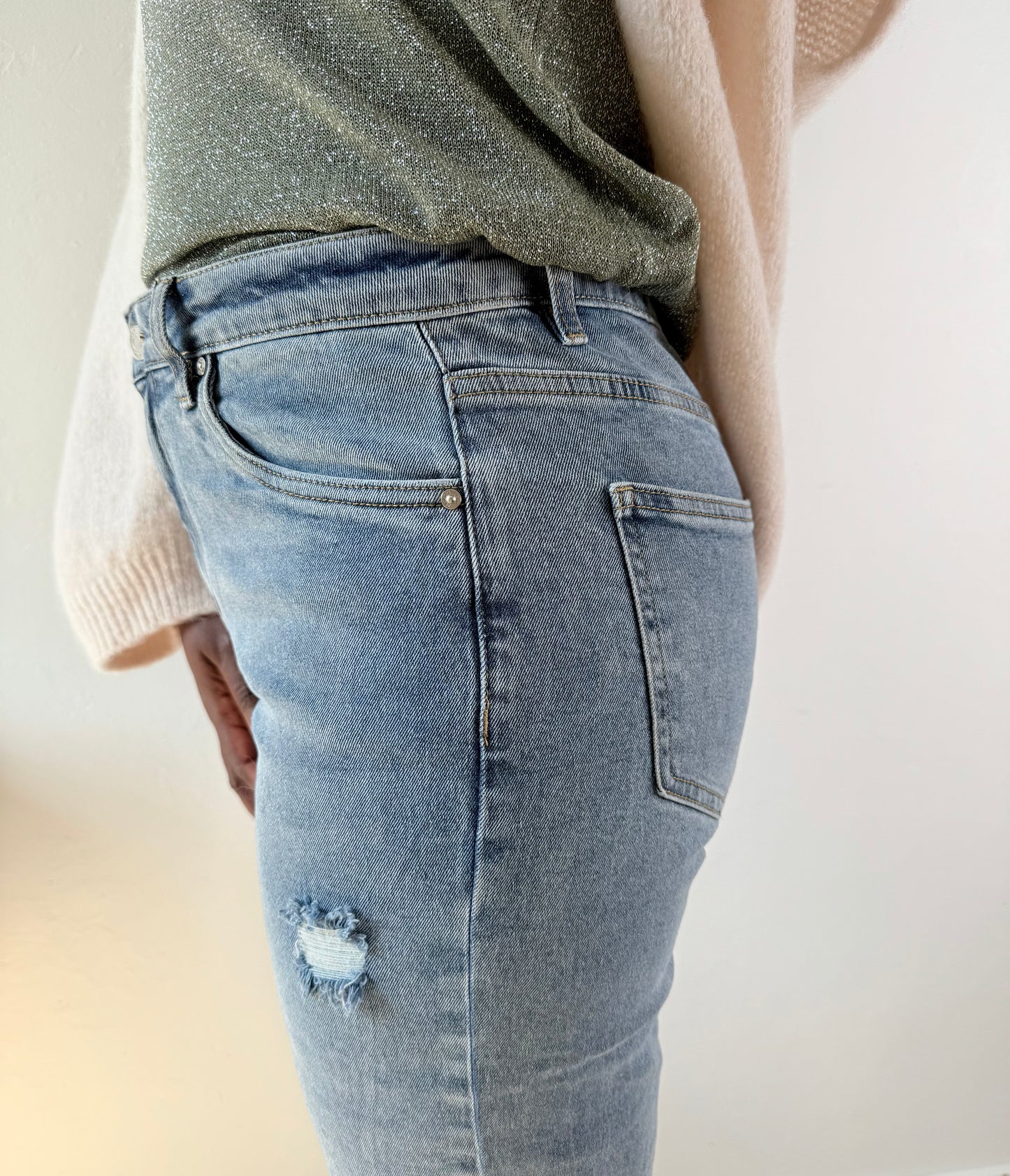 Jean destroy femme – coupe mom fit taille haute