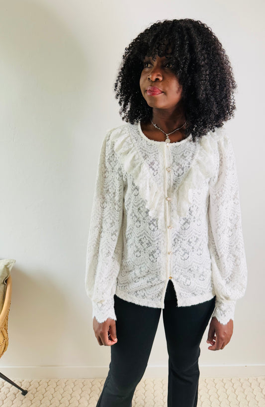 Chemise en dentelle blanche – Chic et féminine