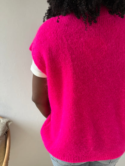 Gilet léger sans manches fuschia – Douceur & style tout en légèreté