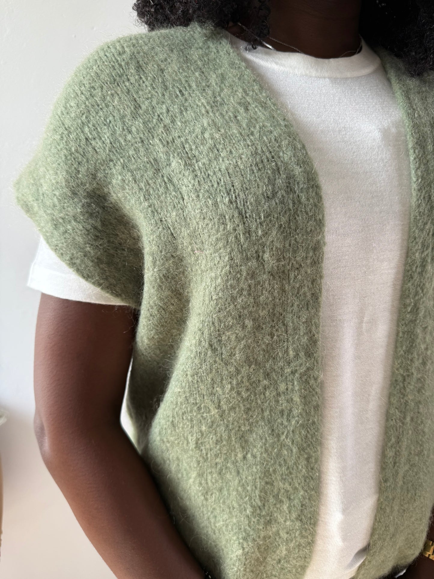 Gilet léger sans manches kaki – Douceur & style tout en légèreté