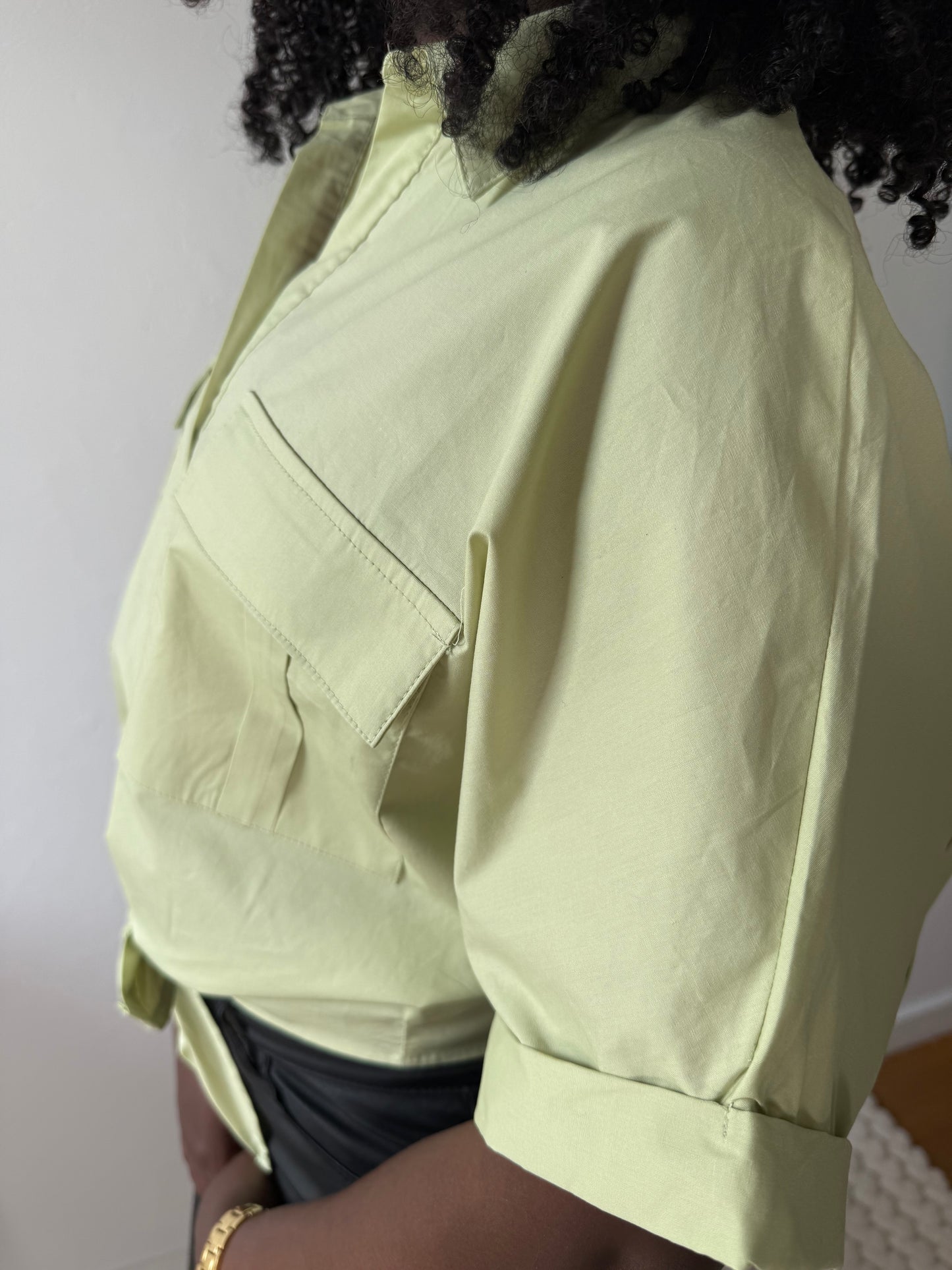 Chemise en coton à nouer verte – Fraîcheur et féminité assurées