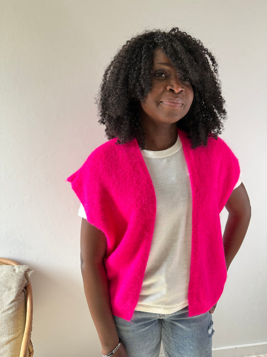 Gilet léger sans manches fuschia – Douceur & style tout en légèreté