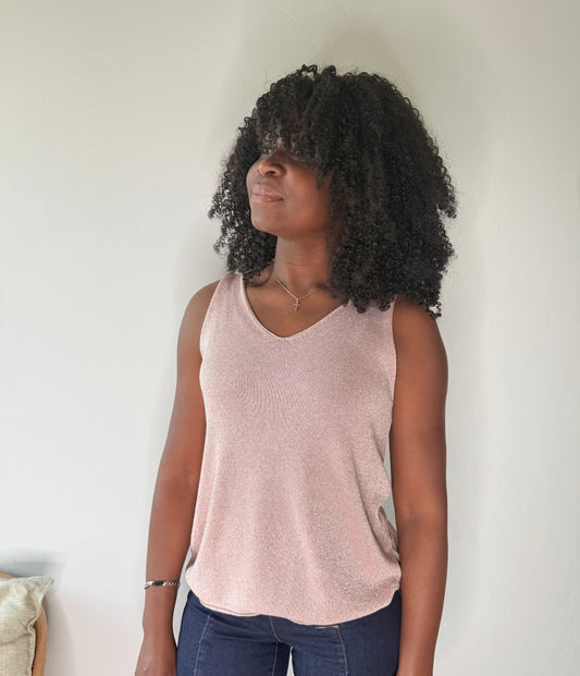 Top sans manches pailleté rose – Brillance et élégance au quotidien