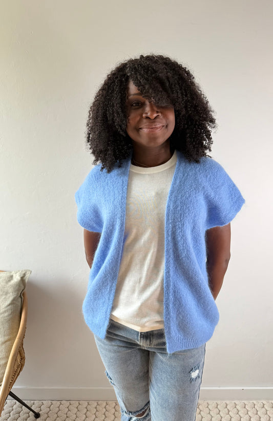 Gilet léger sans manches bleu ciel – Douceur & style tout en légèreté