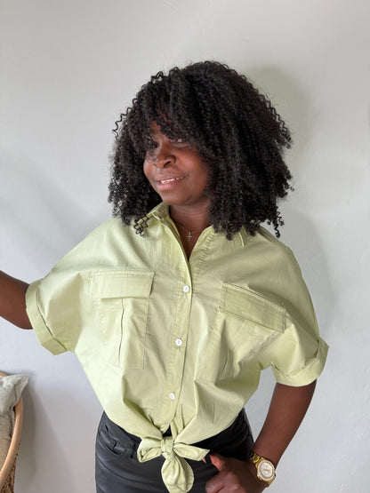 Chemise en coton à nouer verte – Fraîcheur et féminité assurées