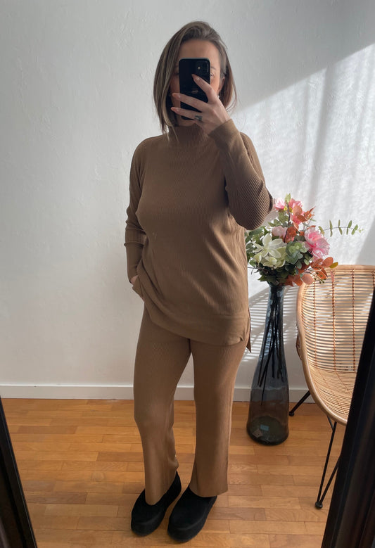 Ensemble pull et pantalon camel