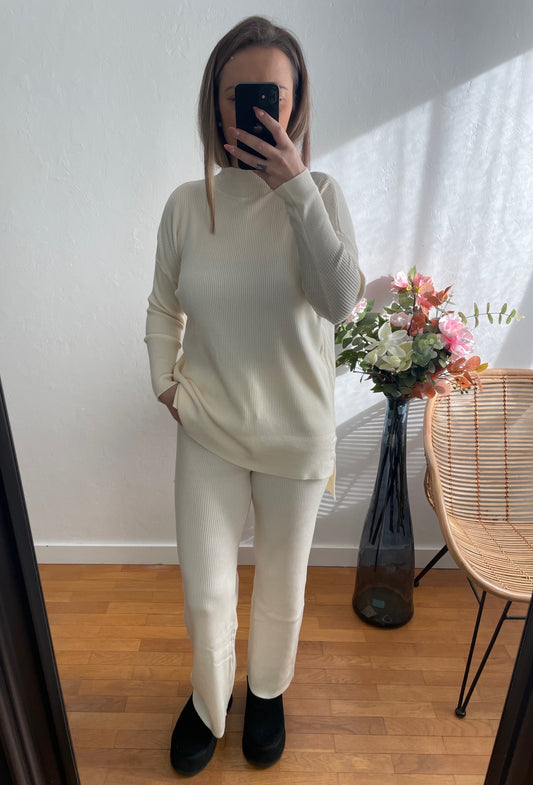 Ensemble pull et pantalon écru