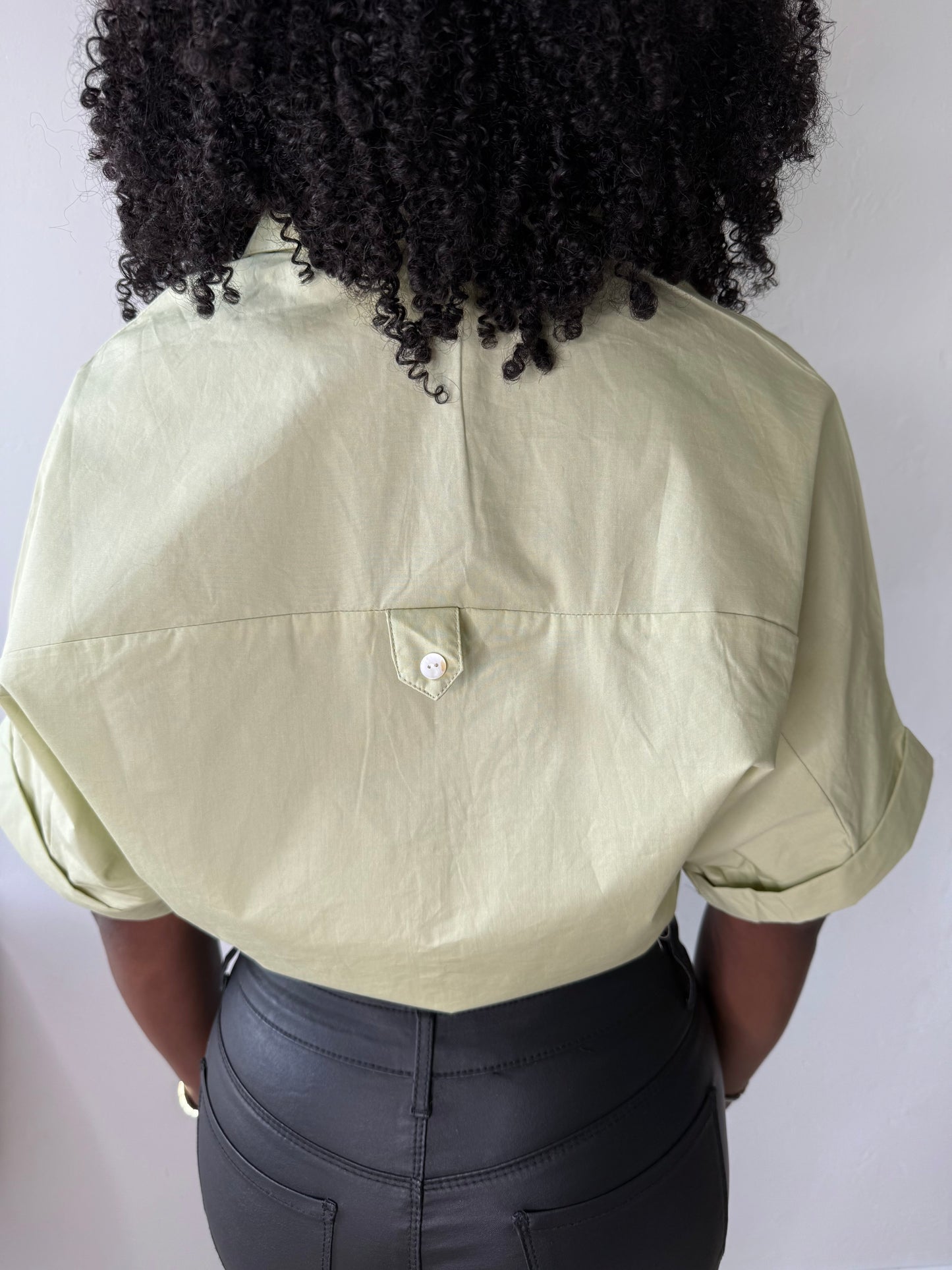 Chemise en coton à nouer verte – Fraîcheur et féminité assurées