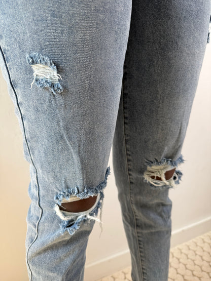Jean destroy femme – coupe mom fit taille haute