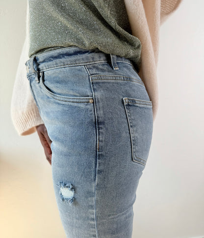 Jean destroy femme – coupe mom fit taille haute