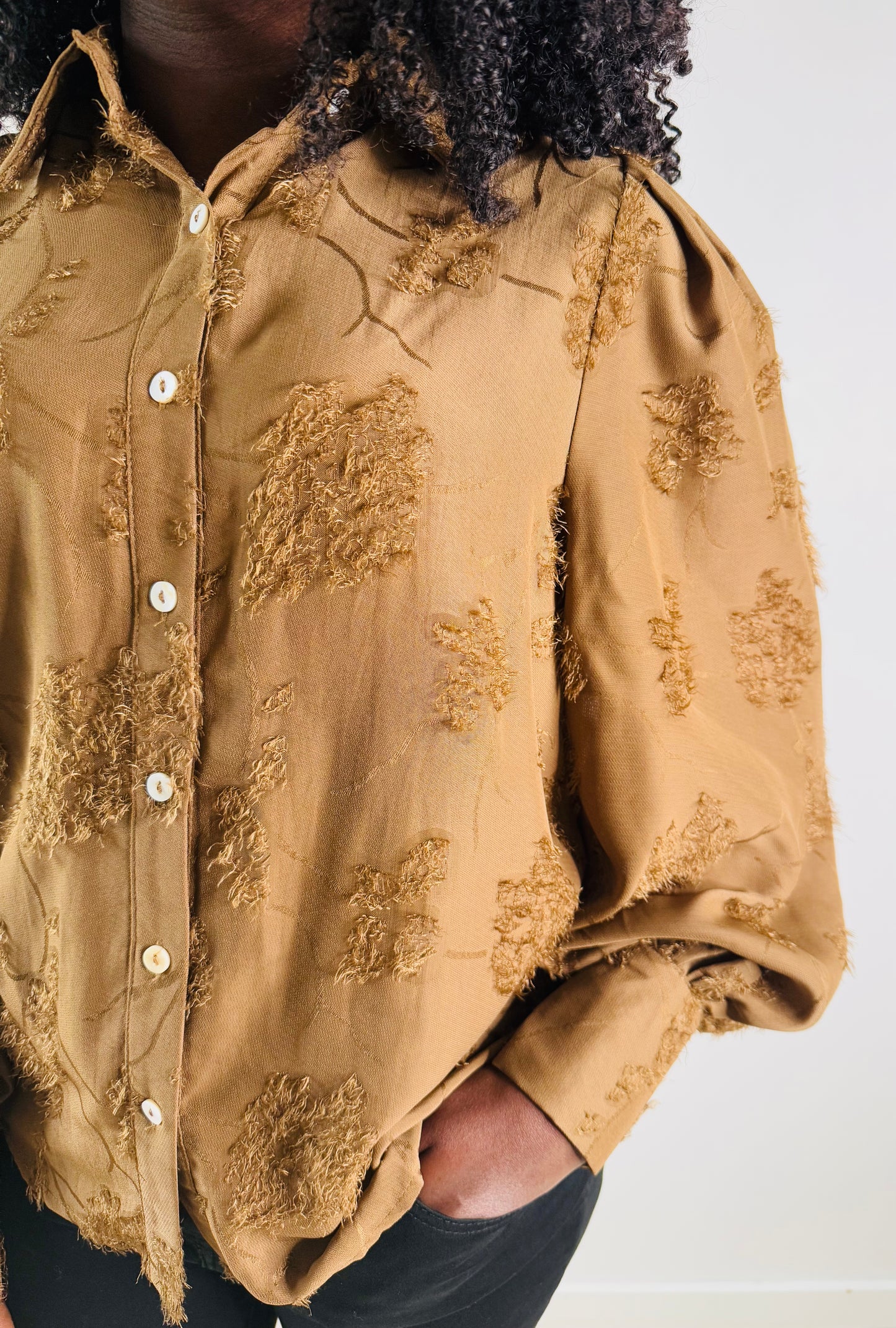 Chemise texturée à franges brune