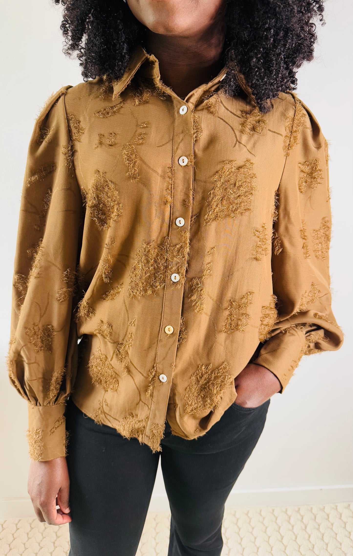 Chemise texturée à franges brune