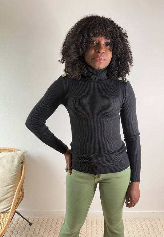 Pull à col roulé noir – Élégance et confort